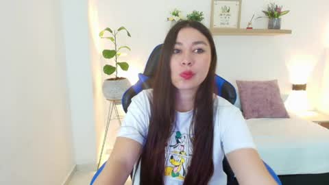 Snapshot of bella_99x chatting on May 2, 2026, 11:04 am Bel 3 online show from May 2, 2026, 11:04 am