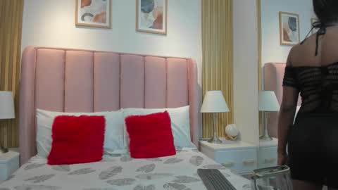 BELLA  online show from November 23, 2025, 3:39 am