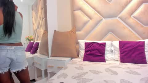 BELLA  online show from November 24, 2025, 3:28 am