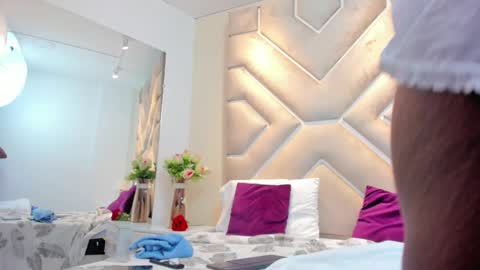 BELLA  online show from December 2, 2025, 3:34 am