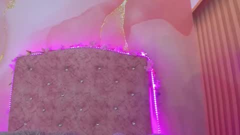 Melanie  online show from December 19, 2025, 10:44 am