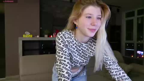 Bella online show from March 10, 2025, 6:12 pm