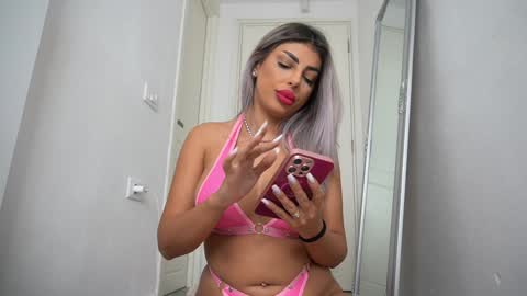 Emma  Bella online show from September 25, 2025, 11:30 pm