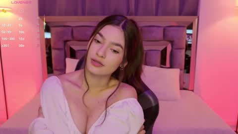 Bella  online show from November 21, 2025, 4:00 am