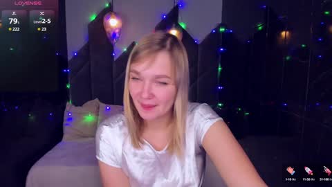 Snapshot of bella_cosmos chatting on December 25, 2024, 5:26 am Bella online show from December 25, 2024, 5:26 am