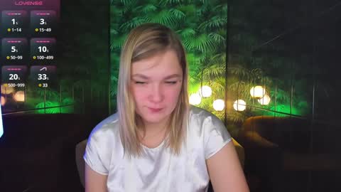 Snapshot of bella_cosmos chatting on January 7, 2025, 5:12 am Bella online show from January 7, 2025, 5:12 am