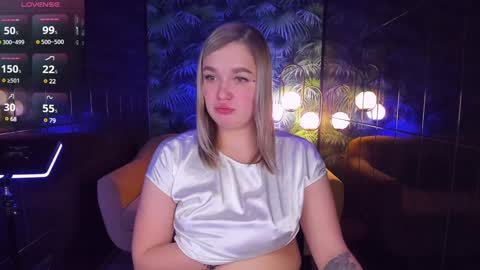 Snapshot of bella_cosmos chatting on January 14, 2025, 8:31 am Bella online show from January 14, 2025, 8:31 am