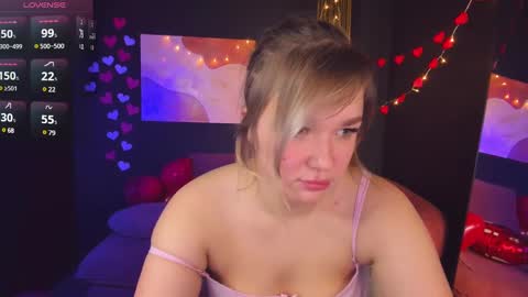 Snapshot of bella_cosmos chatting on February 16, 2025, 11:49 am Bella online show from February 16, 2025, 11:49 am