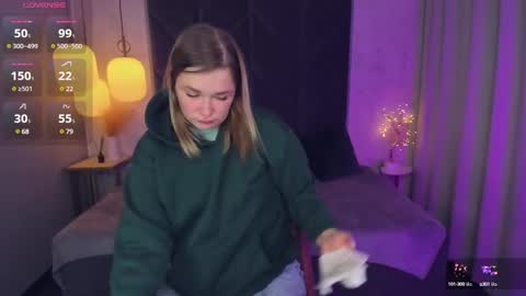 Snapshot of bella_cosmos chatting on February 21, 2025, 7:43 pm Bella online show from February 21, 2025, 7:43 pm