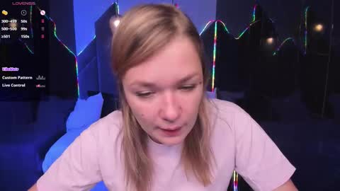 Snapshot of bella_cosmos chatting on October 15, 2025, 9:09 am Bella online show from October 15, 2025, 9:09 am