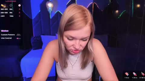 Snapshot of bella_cosmos chatting on October 22, 2025, 9:31 am Bella online show from October 22, 2025, 9:31 am