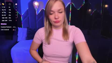 Snapshot of bella_cosmos chatting on October 28, 2025, 5:55 am Bella online show from October 28, 2025, 5:55 am