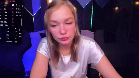 Snapshot of bella_cosmos chatting on November 13, 2025, 5:50 am Bella online show from November 13, 2025, 5:50 am