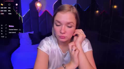 Snapshot of bella_cosmos chatting on November 13, 2025, 5:56 pm Bella online show from November 13, 2025, 5:56 pm