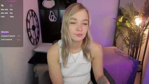 Snapshot of bella_cosmos chatting on November 27, 2025, 9:11 am Bella online show from November 27, 2025, 9:11 am