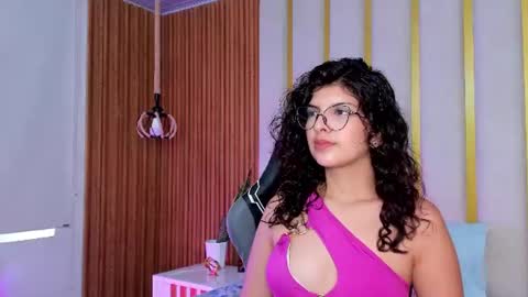 Snapshot of bella_cuttee chatting on June 23, 2026, 6:28 pm B E L L A online show from June 23, 2026, 6:28 pm