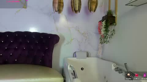 Snapshot of bella_cuttee chatting on July 12, 2026, 11:34 am B E L L A online show from July 12, 2026, 11:34 am