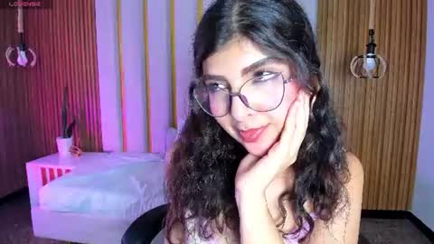 Snapshot of bella_cuttee chatting on July 21, 2026, 6:38 am B E L L A online show from July 21, 2026, 6:38 am