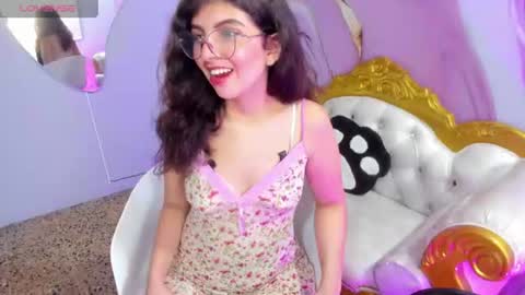 Snapshot of bella_cuttee chatting on July 24, 2026, 7:23 pm B E L L A online show from July 24, 2026, 7:23 pm