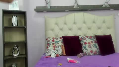 Snapshot of bella_ebony19 chatting on June 23, 2026, 11:19 am bella_ebony19 online show from June 23, 2026, 11:19 am