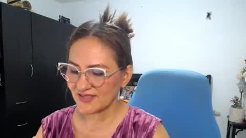 Bella online show from July 15, 2026, 1:33 am