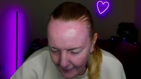 Bella online show from April 18, 2026, 11:25 am