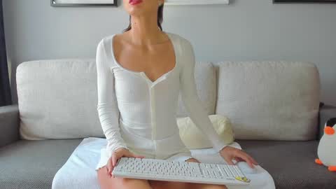 Anna  online show from February 8, 2025, 8:42 am