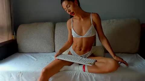 Anna  online show from September 12, 2025, 9:20 am