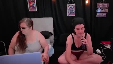 Bella James online show from November 3, 2025, 4:52 pm