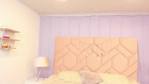  Bella  online show from November 23, 2025, 2:50 pm