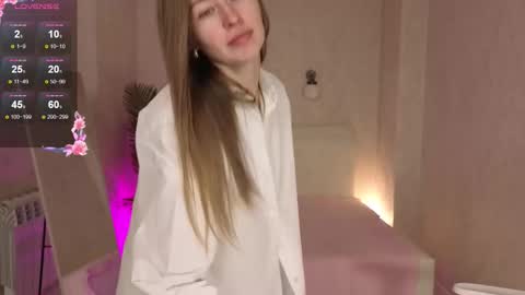 bella_li__ online show from September 12, 2025, 3:28 am