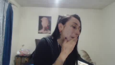 Snapshot of bella_luna34 chatting on April 18, 2026, 4:27 am bella_luna34 online show from April 18, 2026, 4:27 am