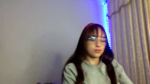 bella_mc online show from December 2, 2025, 2:39 am