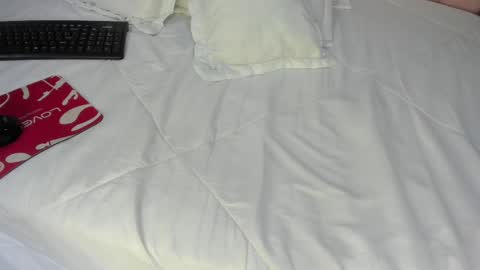 Mia online show from September 10, 2025, 12:27 pm