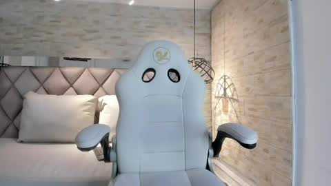  BELLA  online show from March 4, 2026, 5:13 am