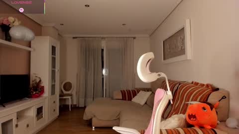 bella_pocahontas3 online show from September 18, 2025, 7:49 pm