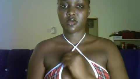 Snapshot of bella_reina chatting on July 9, 2026, 7:01 am bella_reina online show from July 9, 2026, 7:01 am