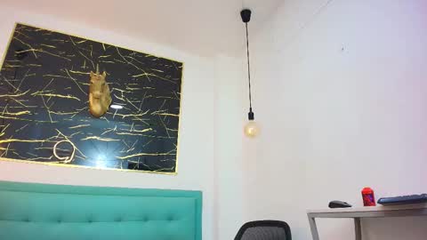     online show from November 4, 2025, 9:25 pm