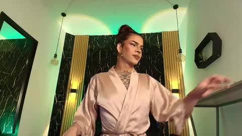     online show from April 13, 2026, 8:25 pm