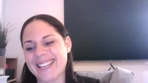 bella_sexy_feet online show from December 14, 2024, 5:03 pm