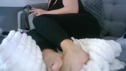 bella_sexy_feet online show from January 15, 2025, 3:07 pm