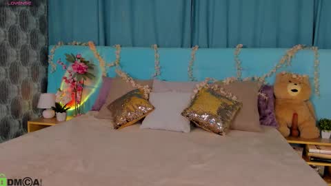 Bella online show from October 27, 2025, 12:04 am