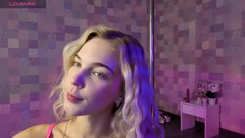 Bella online show from November 19, 2025, 12:54 am