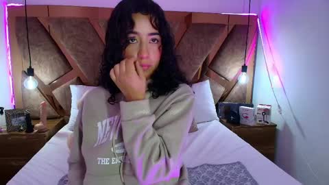 Snapshot of bella_swwan_ chatting on April 29, 2026, 2:21 pm Bella Swwan online show from April 29, 2026, 2:21 pm
