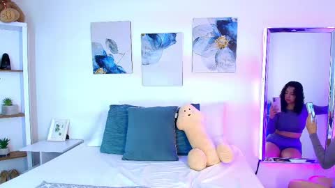 Snapshot of bella_swwan_ chatting on May 3, 2026, 7:20 pm Bella Swwan online show from May 3, 2026, 7:20 pm
