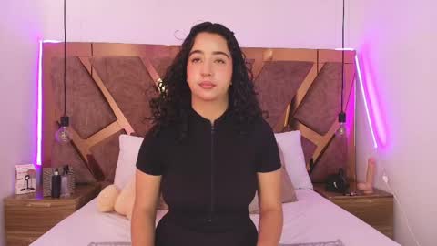 Snapshot of bella_swwan_ chatting on May 9, 2026, 6:13 pm Bella Swwan online show from May 9, 2026, 6:13 pm