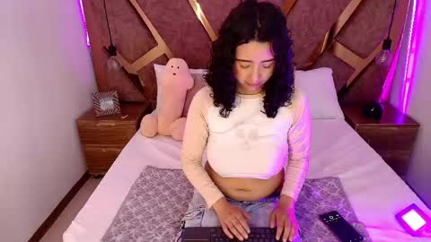 Snapshot of bella_swwan_ chatting on May 24, 2026, 2:44 pm Bella Swwan online show from May 24, 2026, 2:44 pm