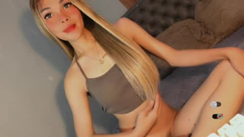 Snapshot of bella_tara chatting on June 12, 2026, 3:38 am Bella online show from June 12, 2026, 3:38 am