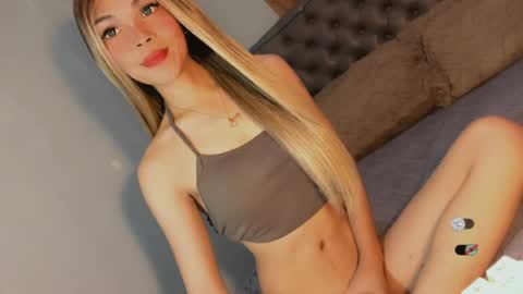 Snapshot of bella_tara chatting on June 13, 2026, 3:37 am Bella online show from June 13, 2026, 3:37 am