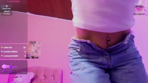 bella_thixx online show from September 13, 2025, 2:33 am